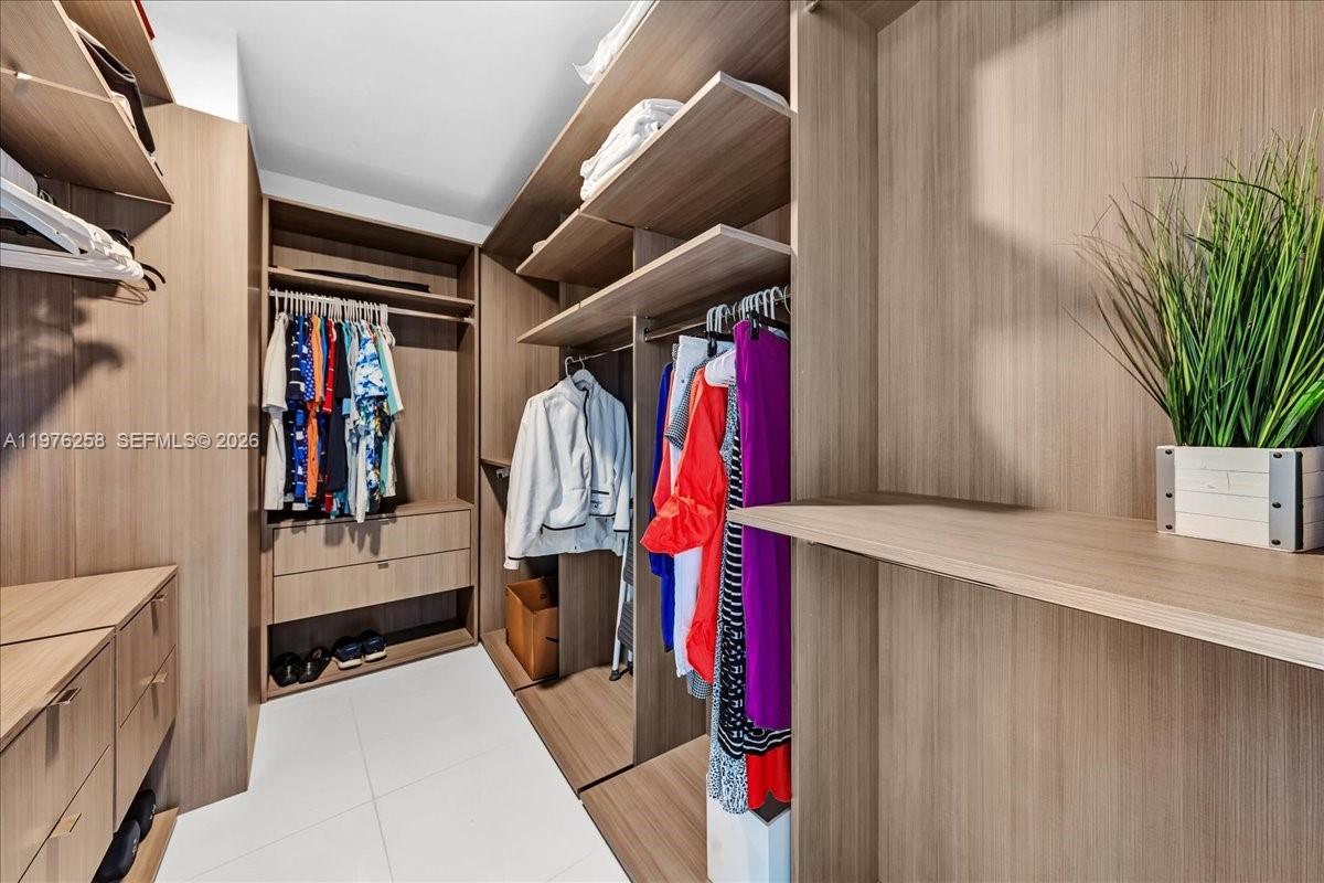 851 NE 1st Ave #3711 Miami, FL 33132