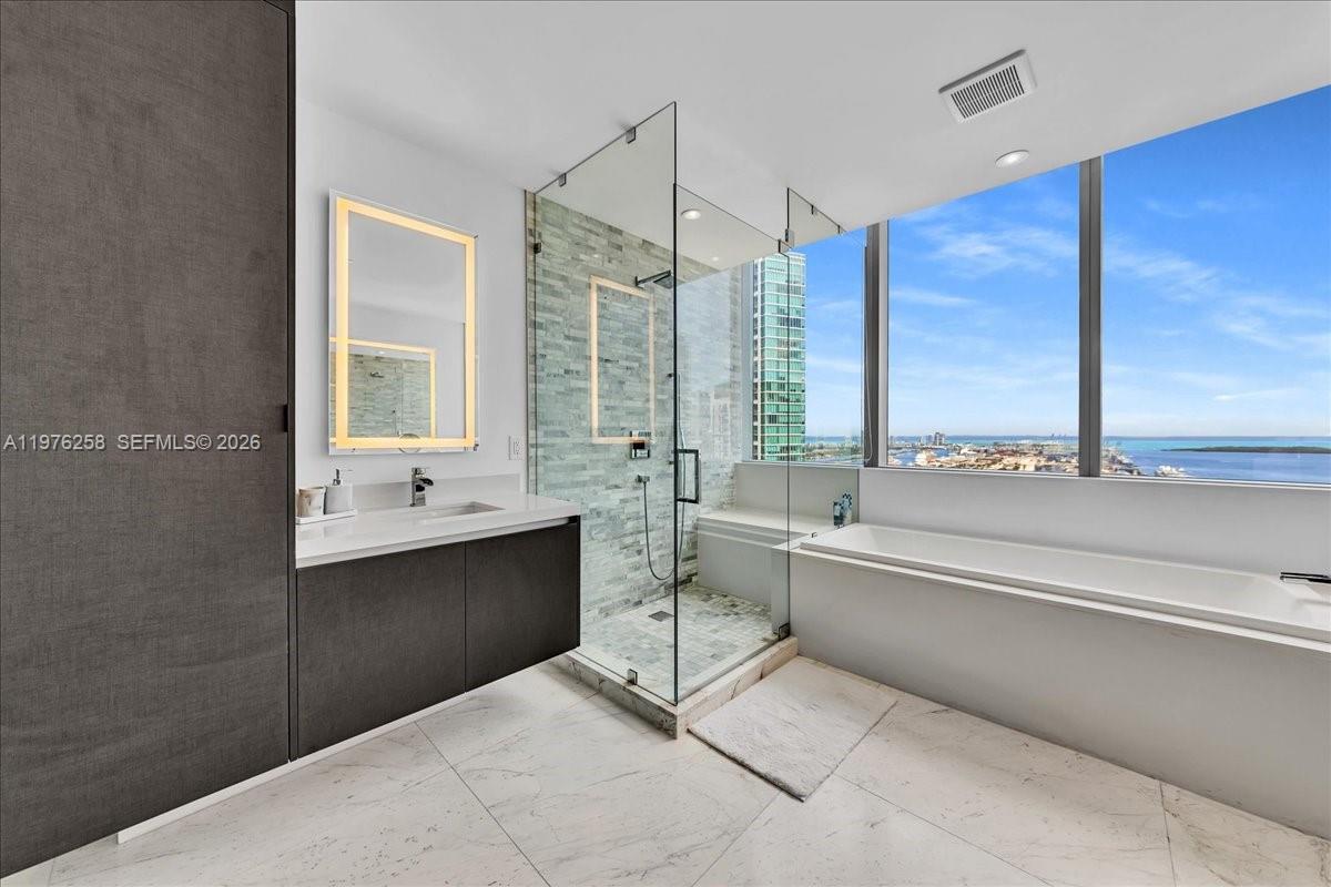 851 NE 1st Ave #3711 Miami, FL 33132