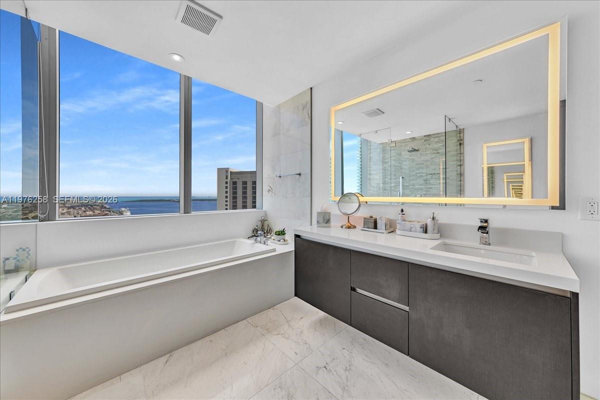 851 NE 1st Ave #3711 Miami, FL 33132