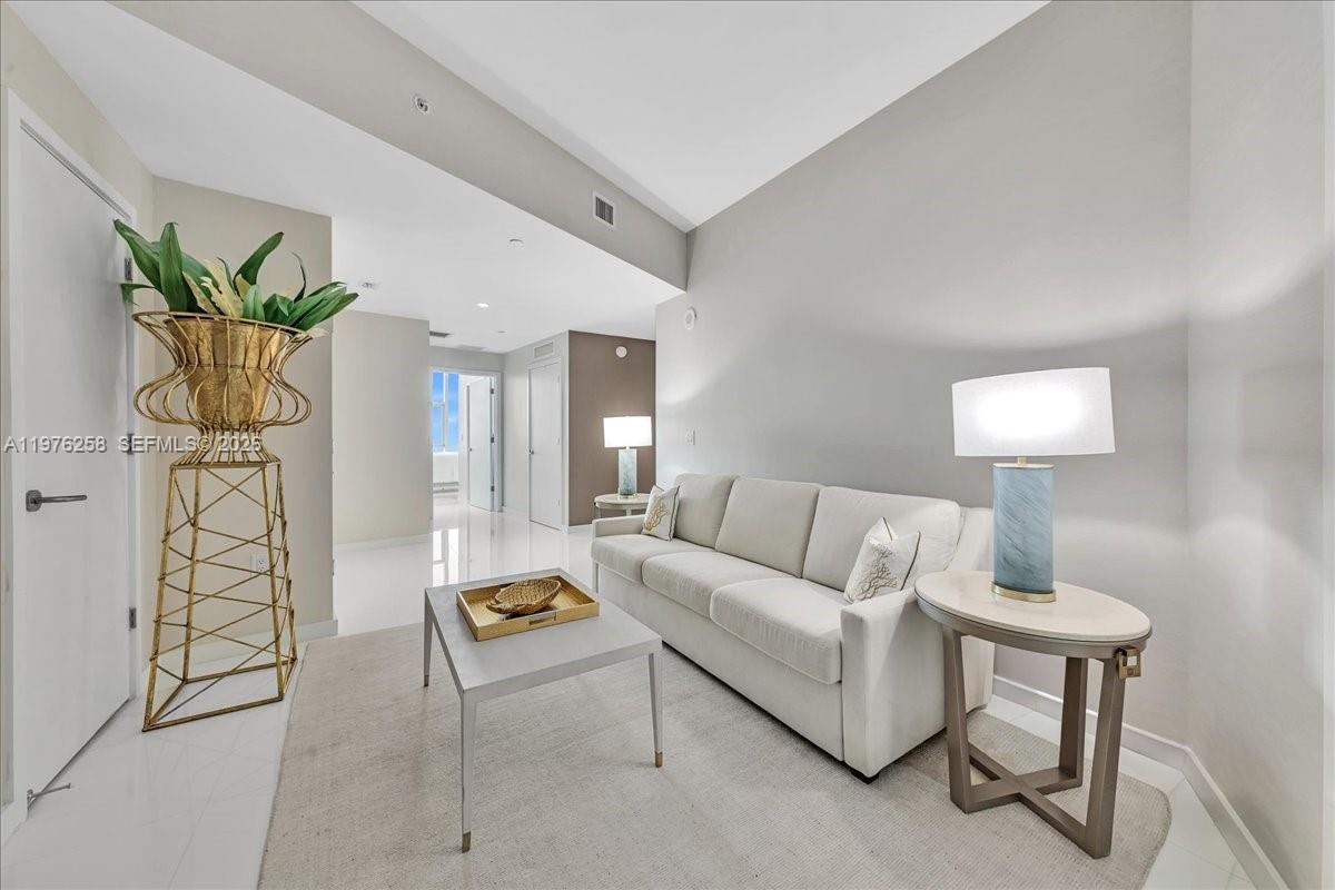 851 NE 1st Ave #3711 Miami, FL 33132