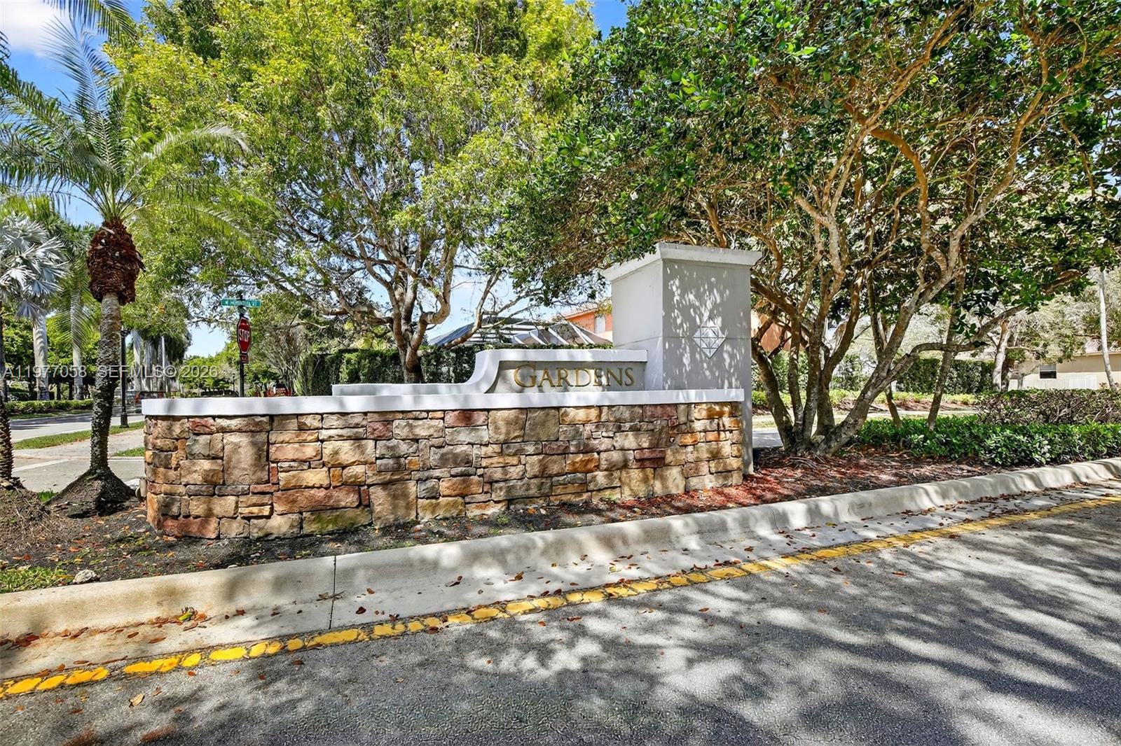 19151 N Hibiscus St Weston, FL 33332