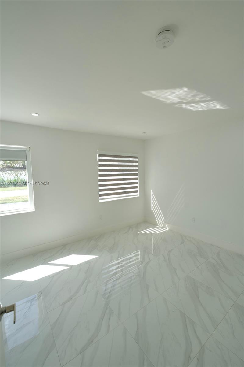 10381 SW 32nd St Miami, FL 33165