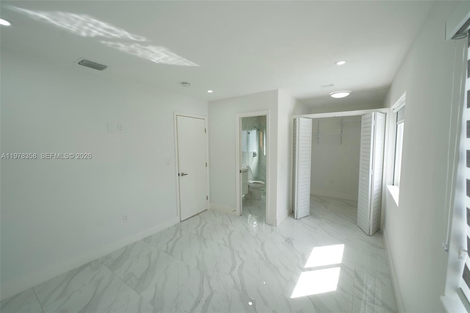 10381 SW 32nd St Miami, FL 33165