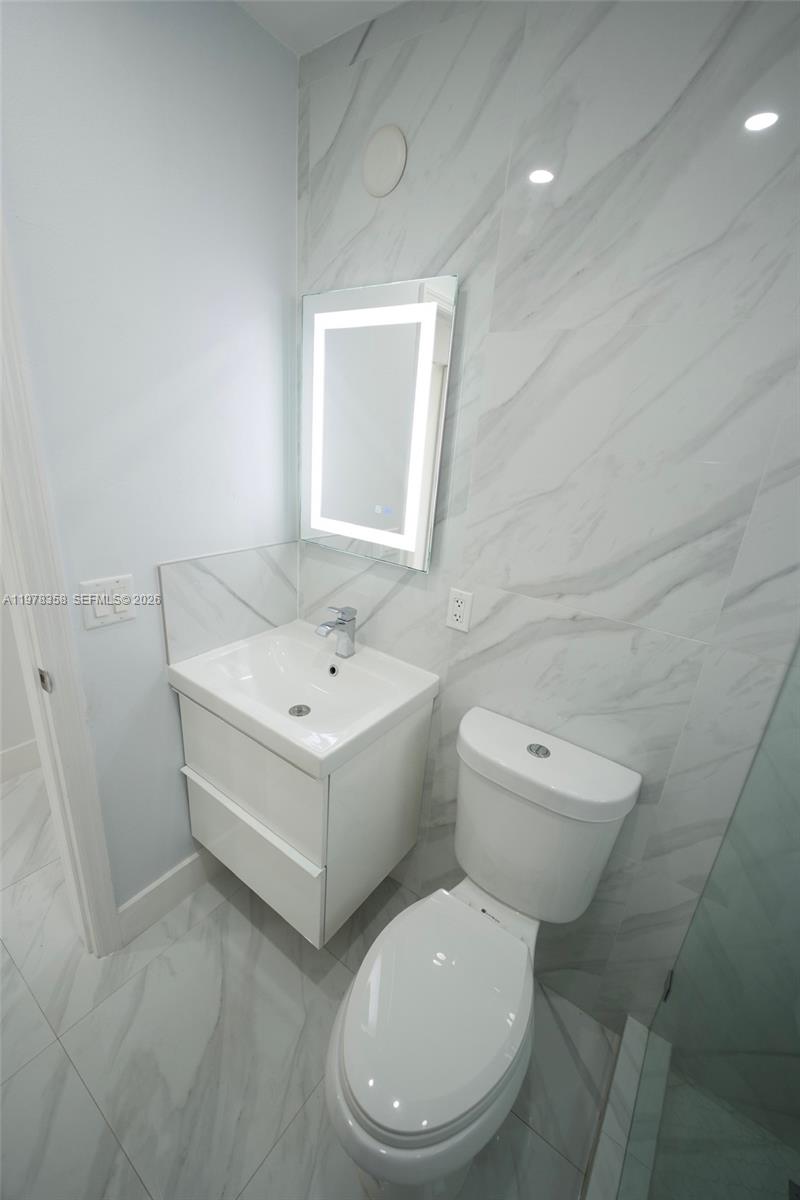 10381 SW 32nd St Miami, FL 33165