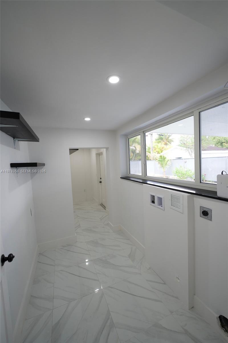 10381 SW 32nd St Miami, FL 33165