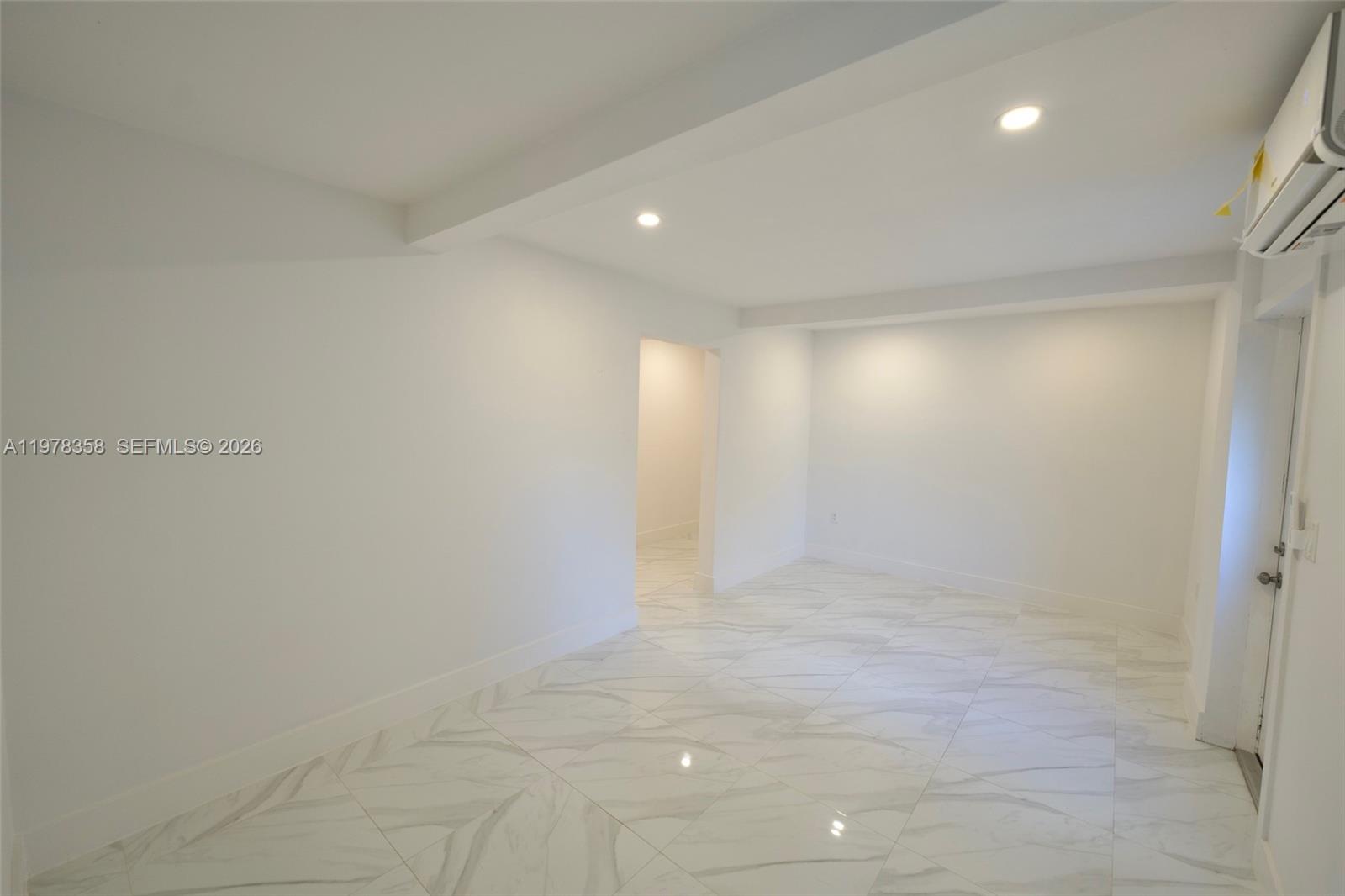 10381 SW 32nd St Miami, FL 33165