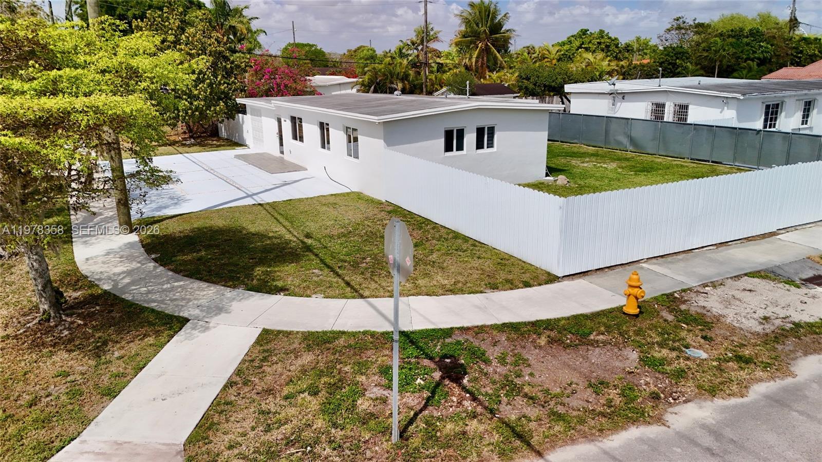 10381 SW 32nd St Miami, FL 33165