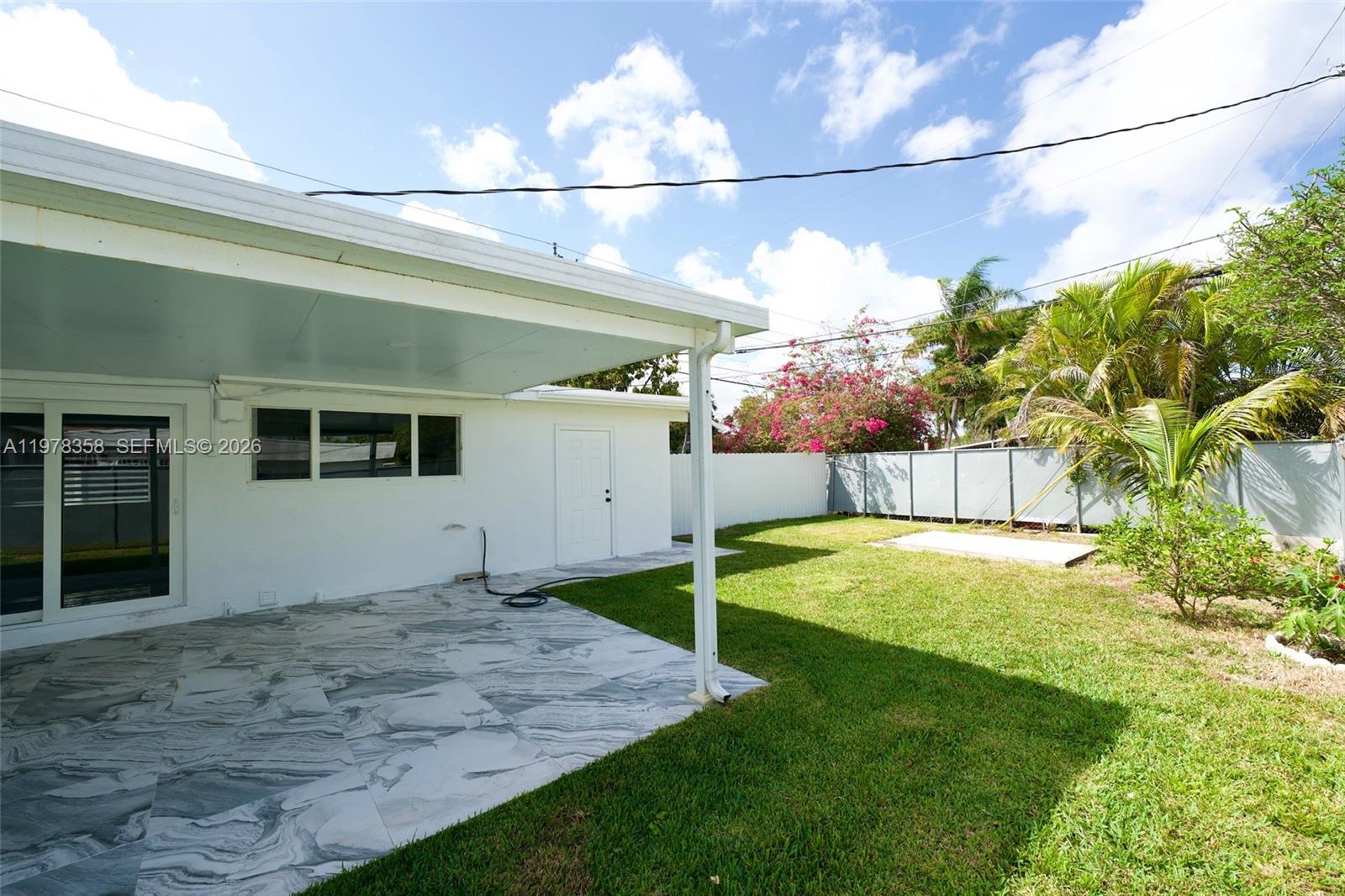 10381 SW 32nd St Miami, FL 33165