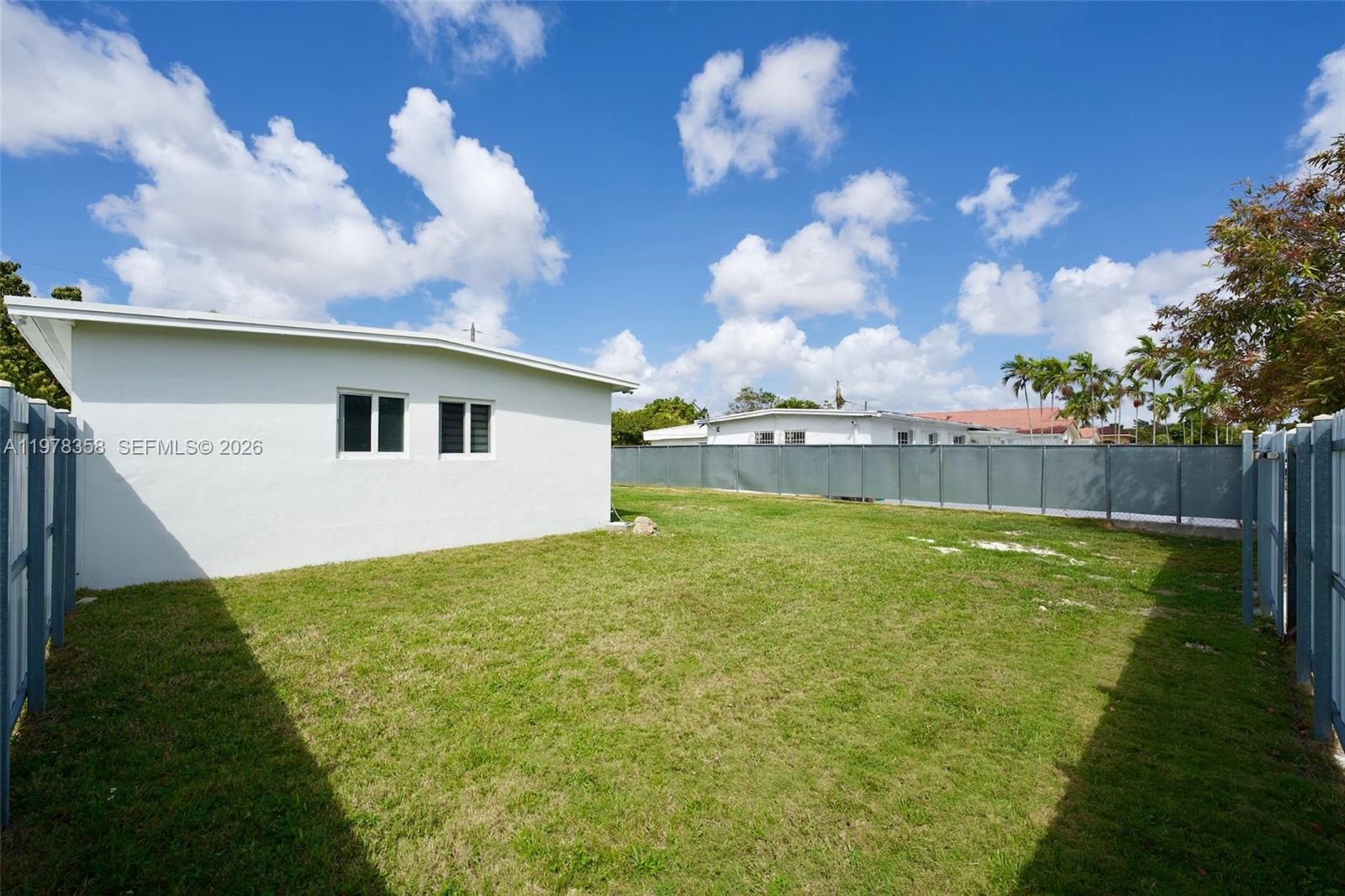 10381 SW 32nd St Miami, FL 33165