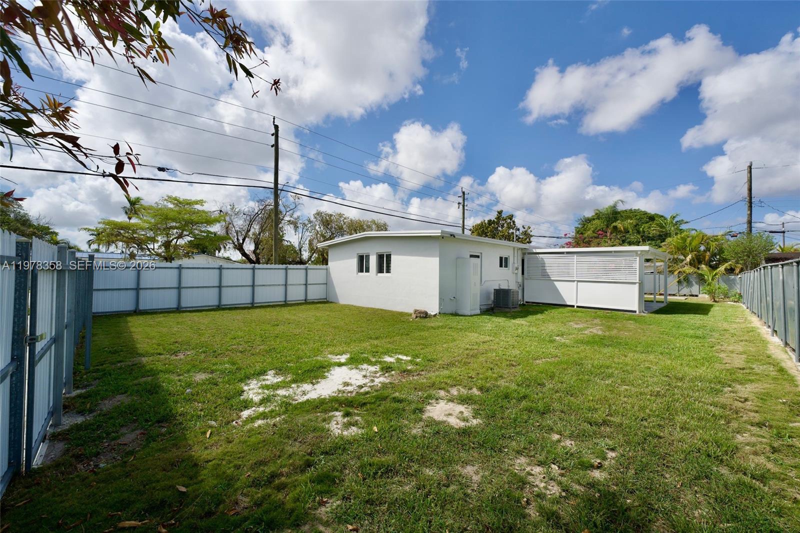 10381 SW 32nd St Miami, FL 33165