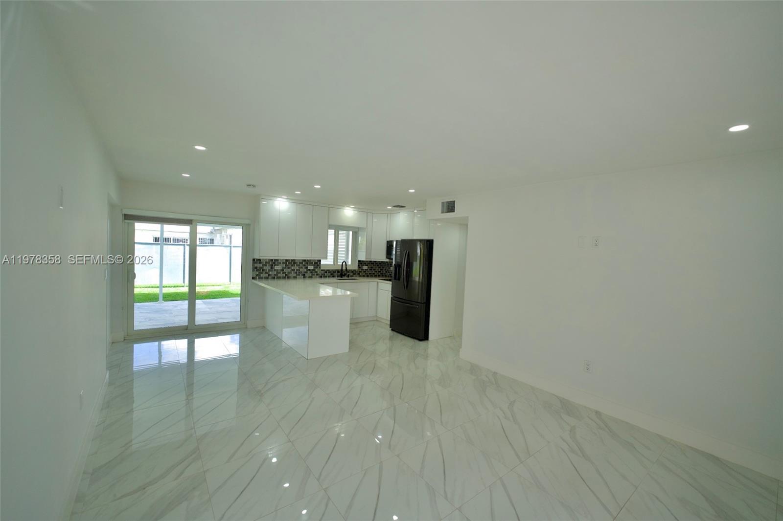 10381 SW 32nd St Miami, FL 33165