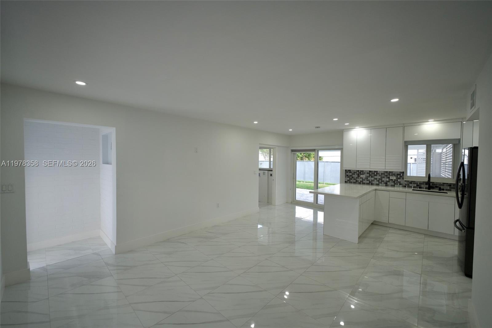 10381 SW 32nd St Miami, FL 33165