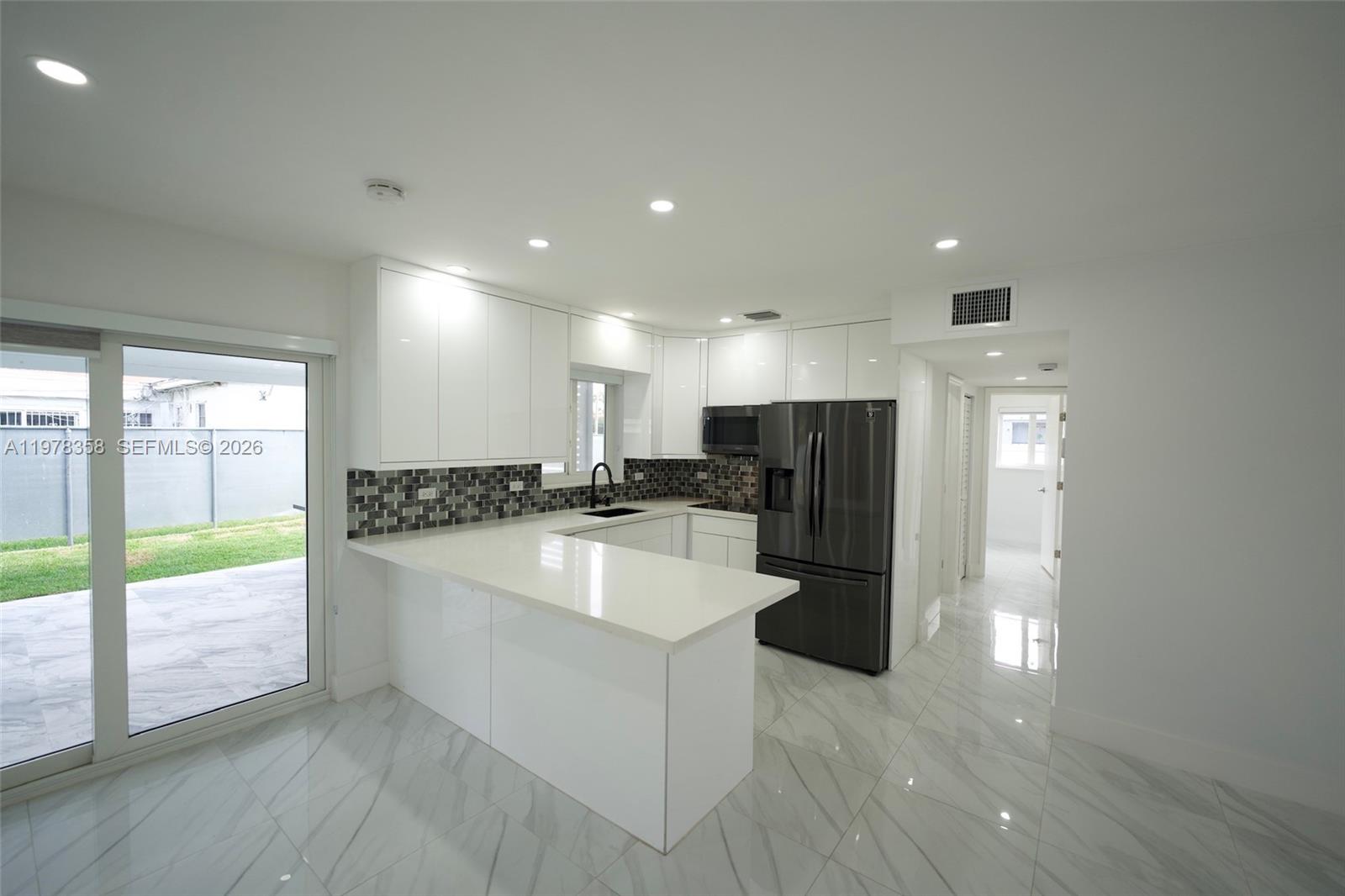 10381 SW 32nd St Miami, FL 33165