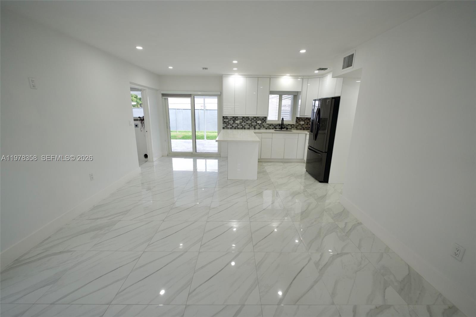 10381 SW 32nd St Miami, FL 33165