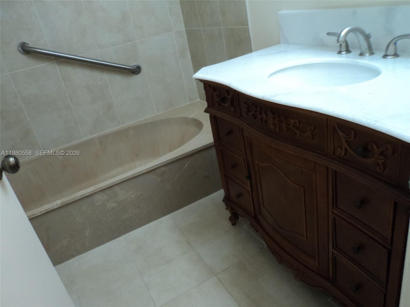 1301 NE 7th St #511 Hallandale Beach, FL 33009