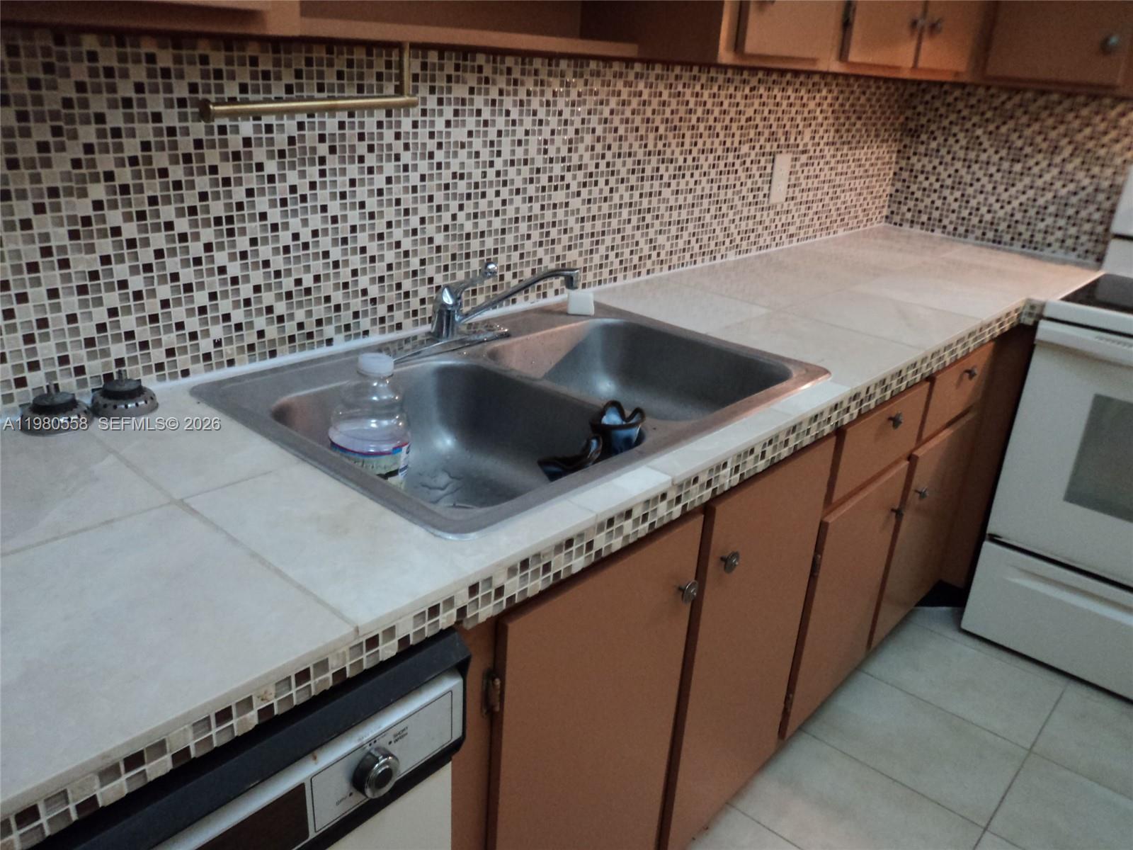 1301 NE 7th St #511 Hallandale Beach, FL 33009