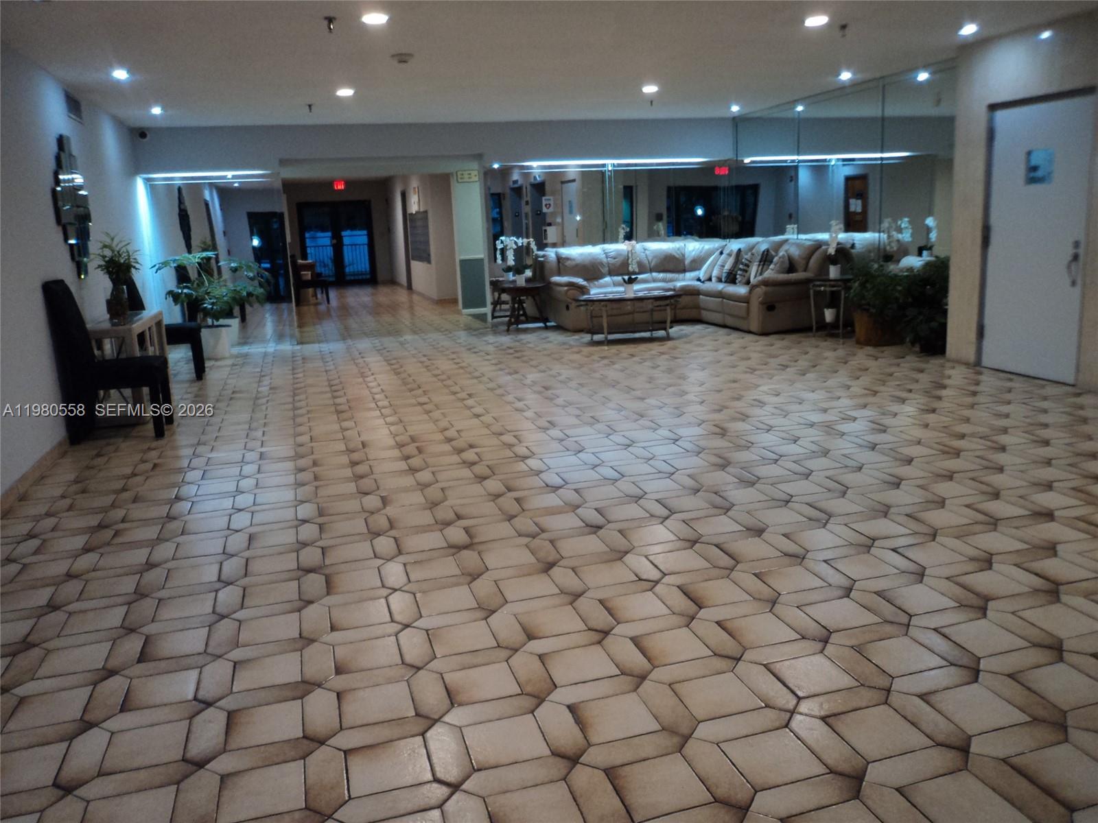 1301 NE 7th St #511 Hallandale Beach, FL 33009