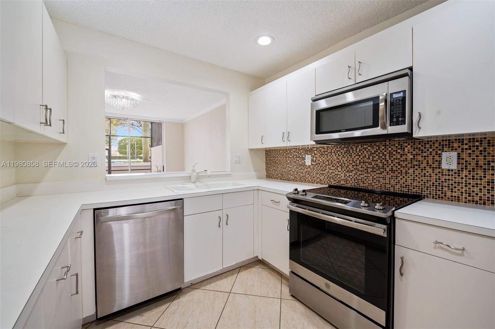 10252 NW 52nd Ter Doral, FL 33178