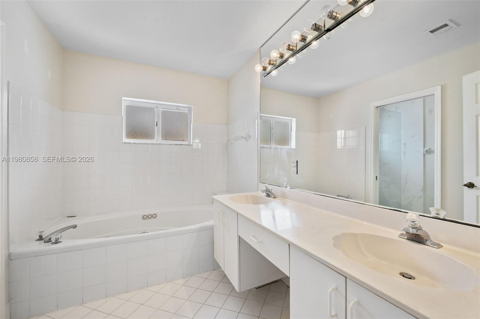 10252 NW 52nd Ter Doral, FL 33178