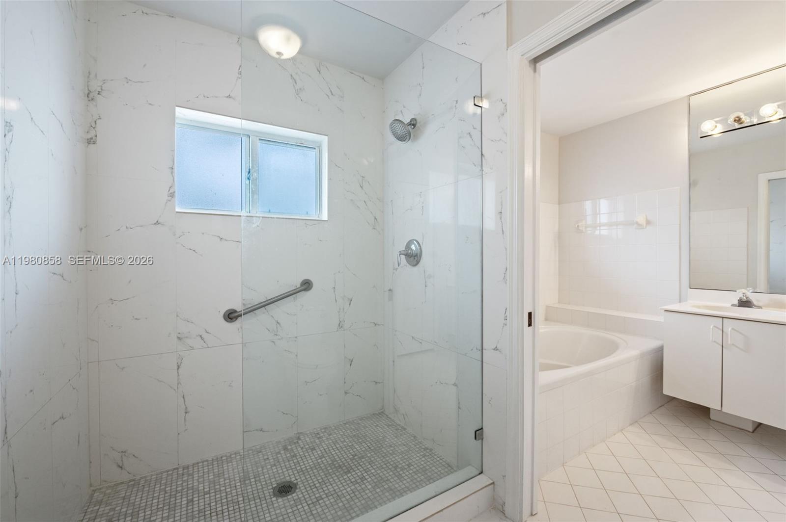 10252 NW 52nd Ter Doral, FL 33178