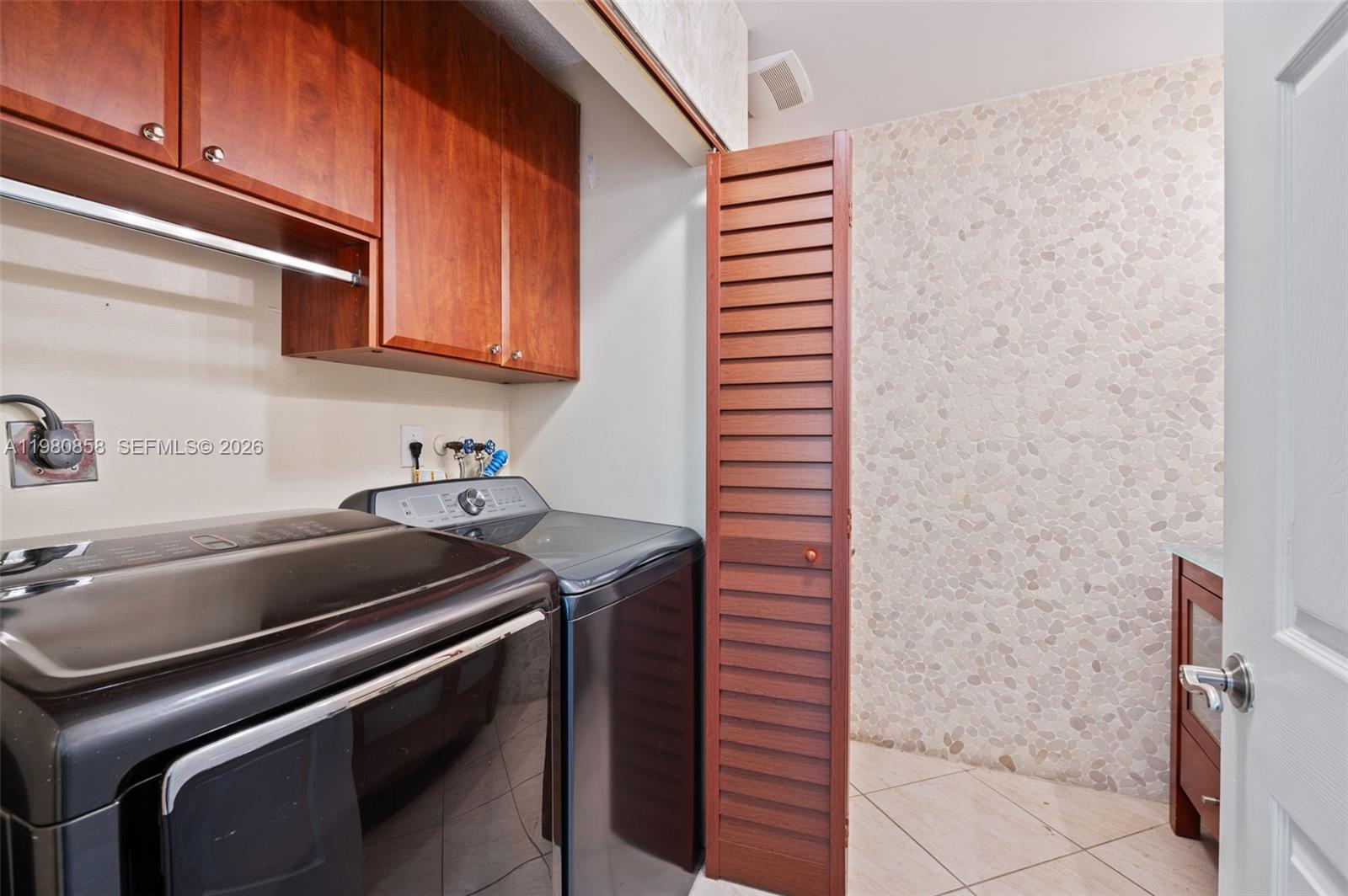 10252 NW 52nd Ter Doral, FL 33178