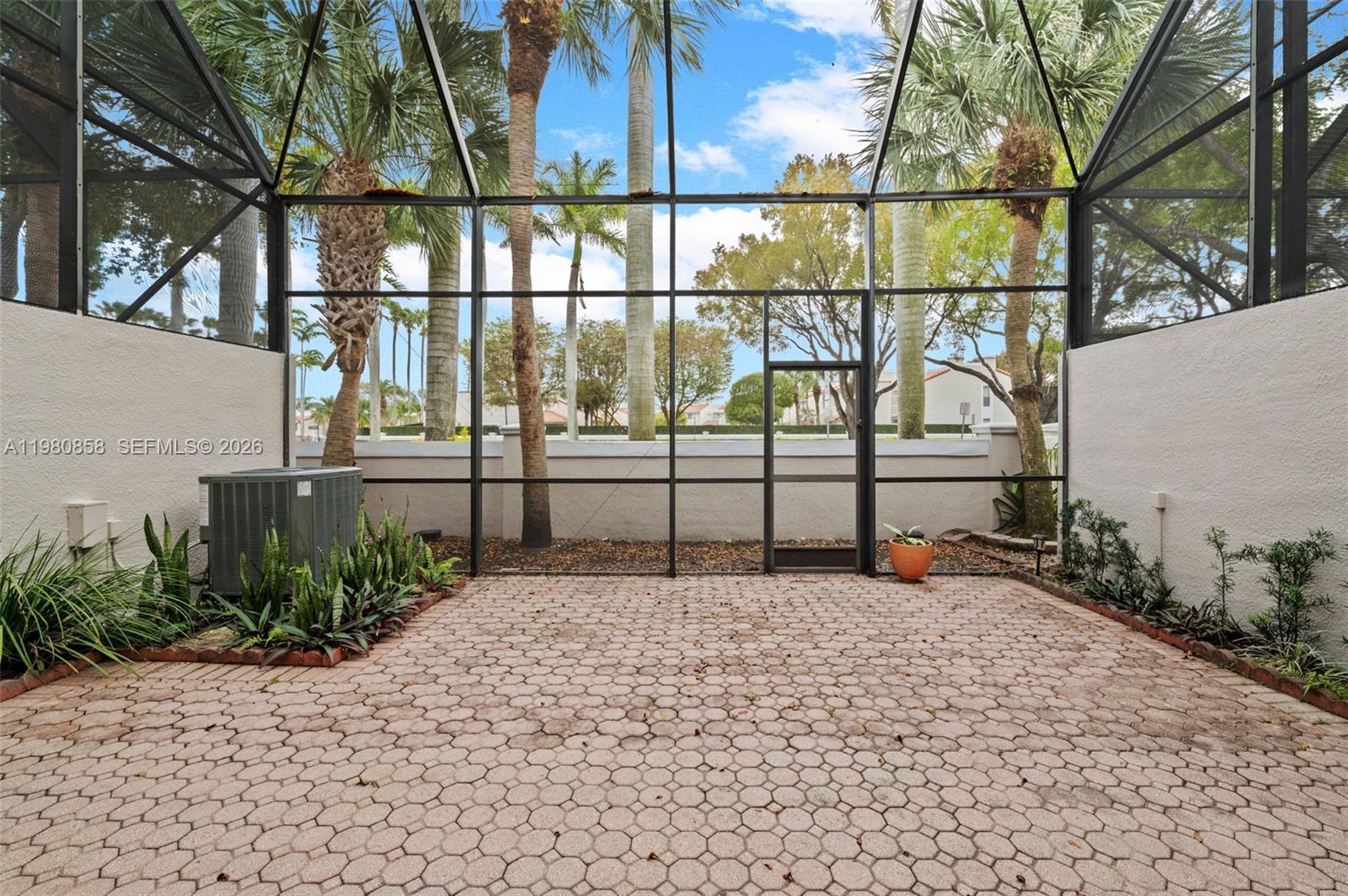 10252 NW 52nd Ter Doral, FL 33178