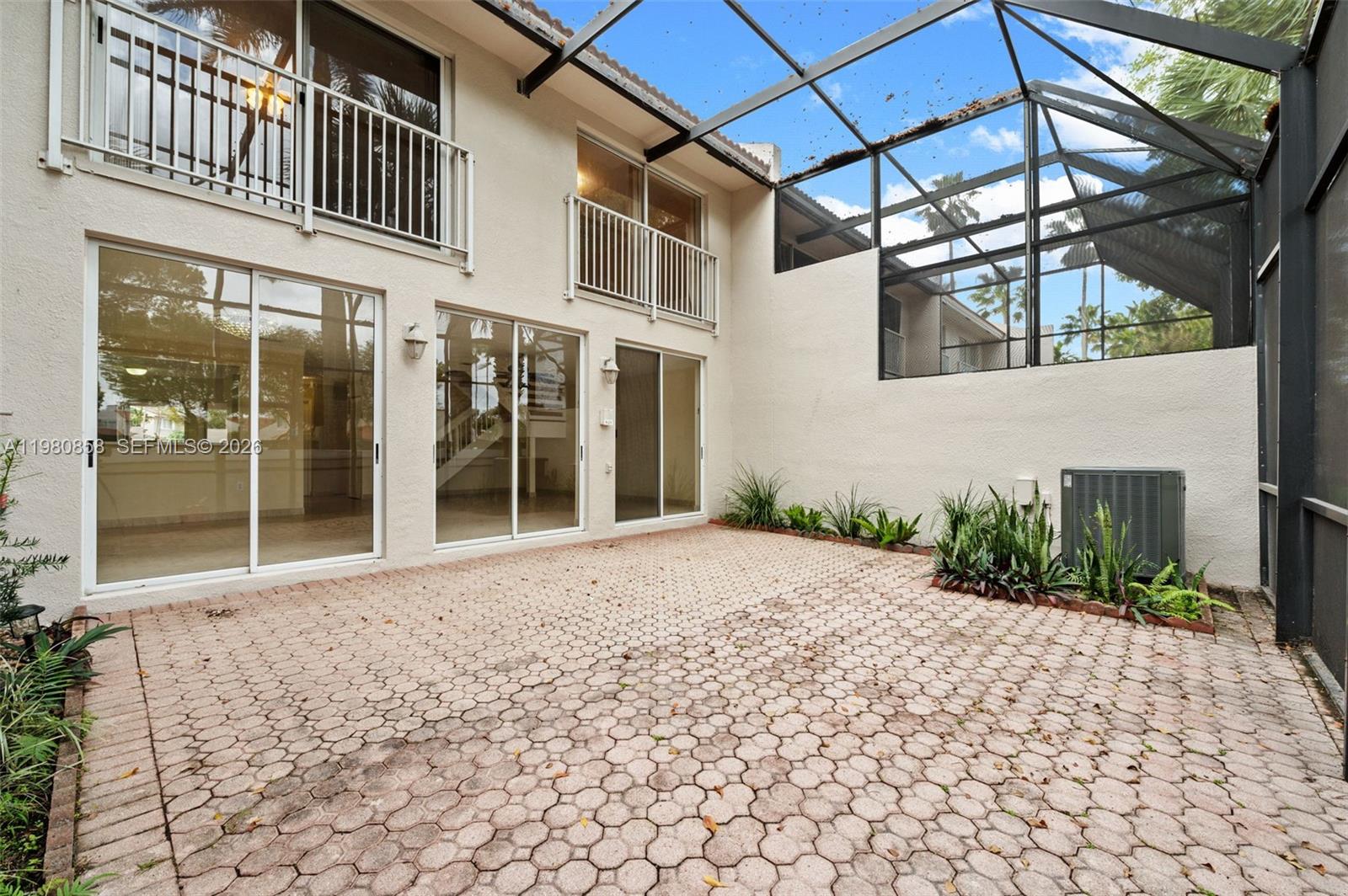 10252 NW 52nd Ter Doral, FL 33178