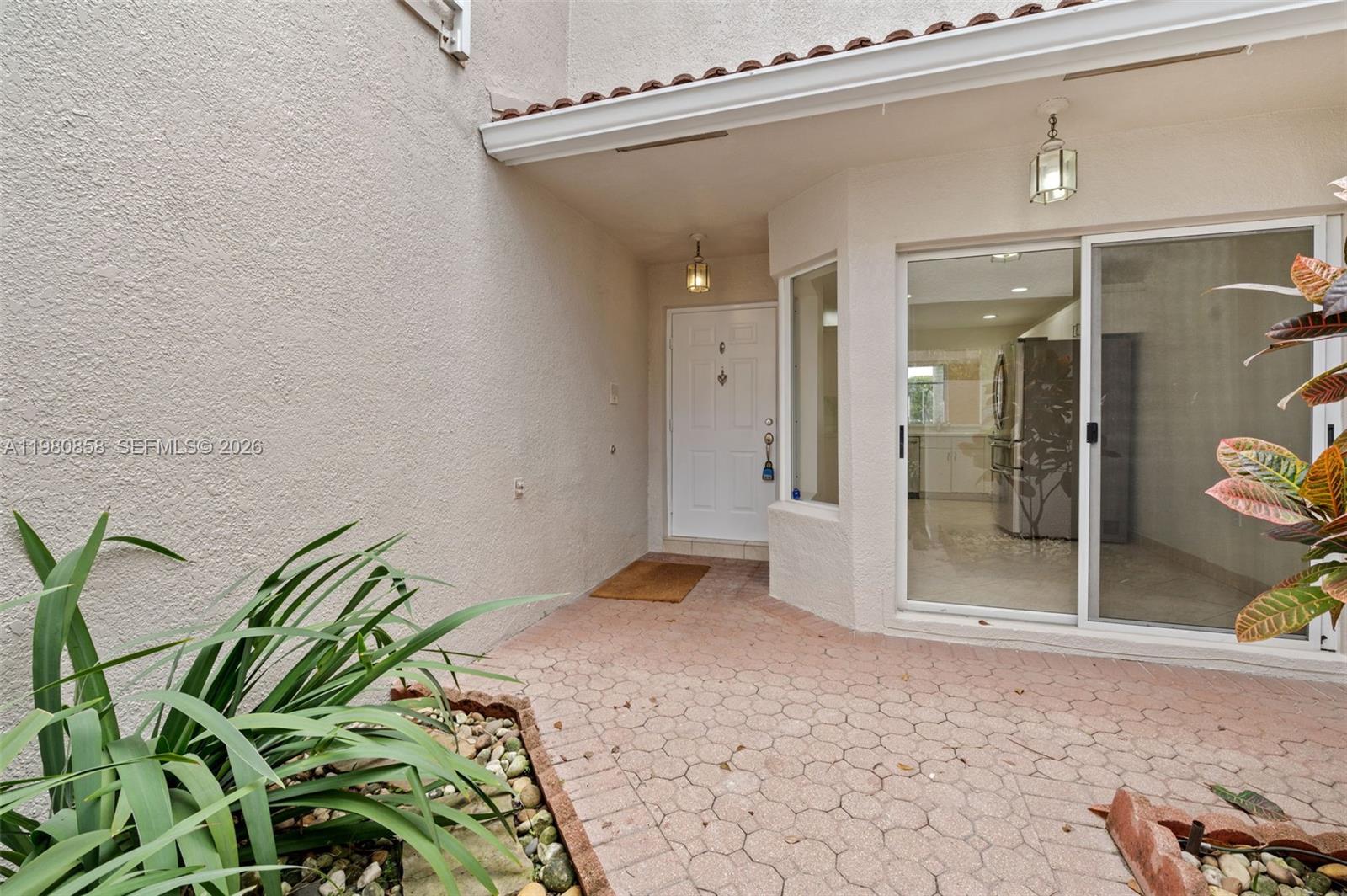 10252 NW 52nd Ter Doral, FL 33178