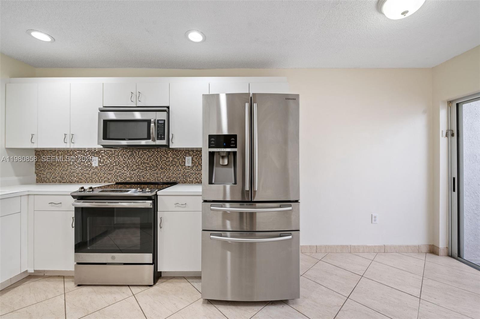 10252 NW 52nd Ter Doral, FL 33178