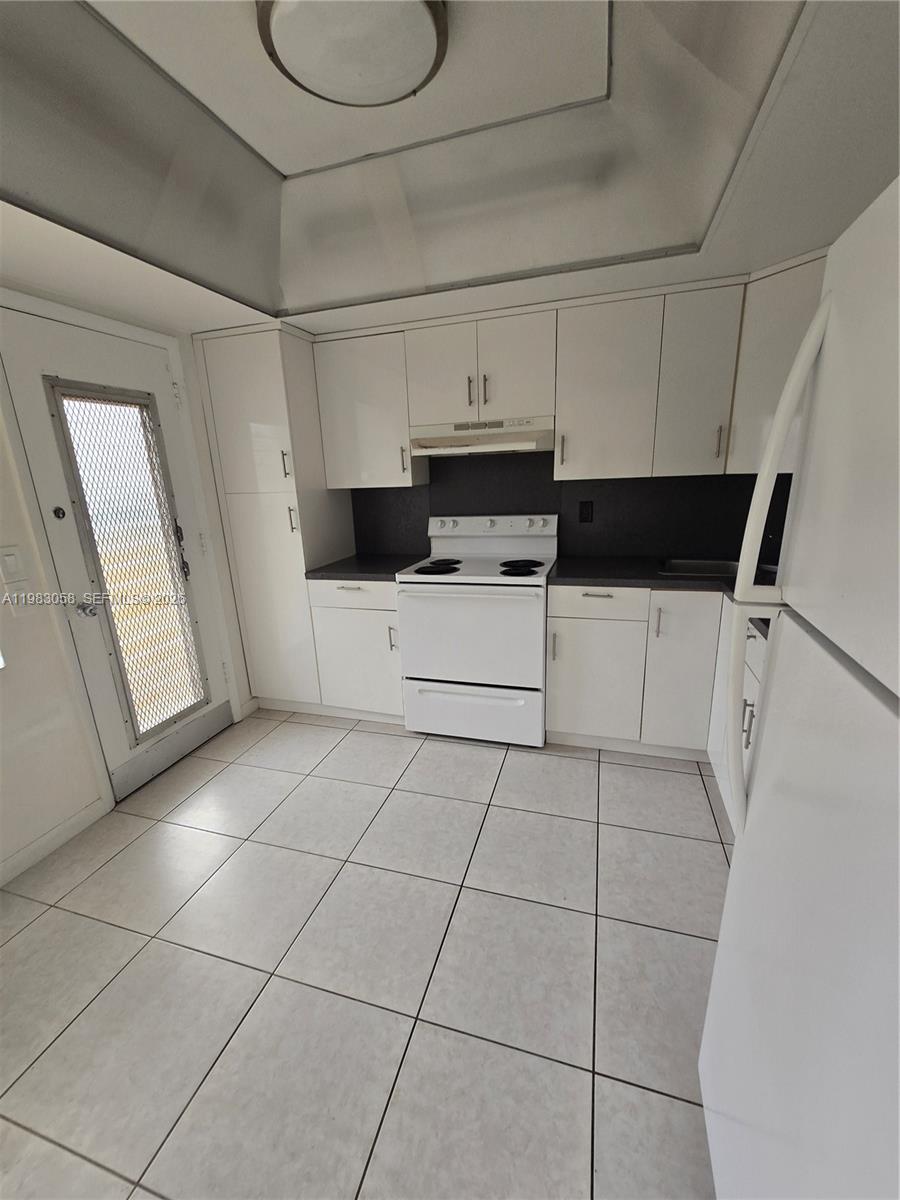 851 NE 14th Ave #414 Hallandale Beach, FL 33009