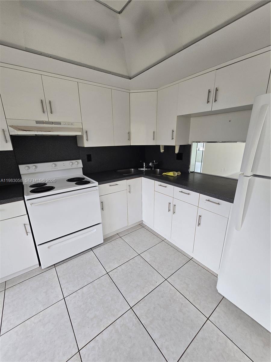 851 NE 14th Ave #414 Hallandale Beach, FL 33009