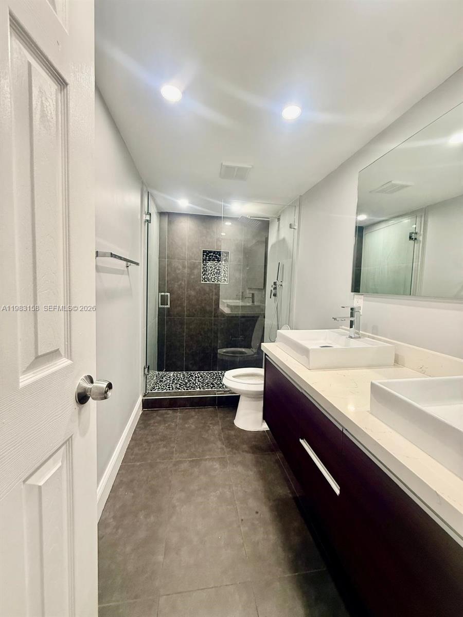 1340 W 41st St #205 Hialeah, FL 33012