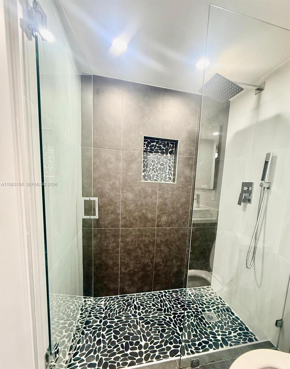 1340 W 41st St #205 Hialeah, FL 33012