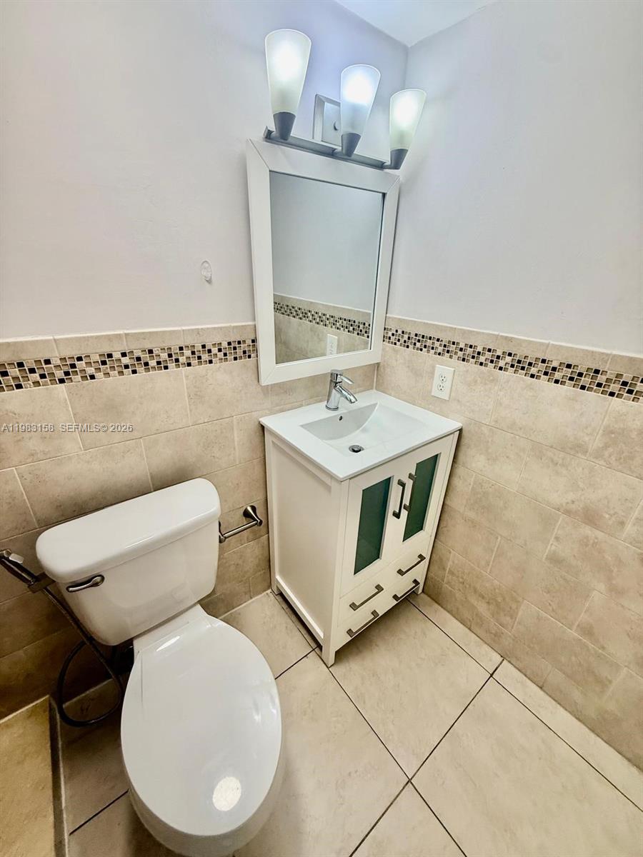 1340 W 41st St #205 Hialeah, FL 33012