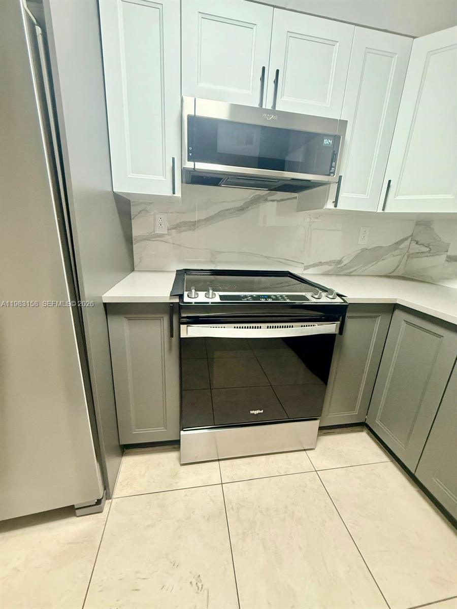 1340 W 41st St #205 Hialeah, FL 33012