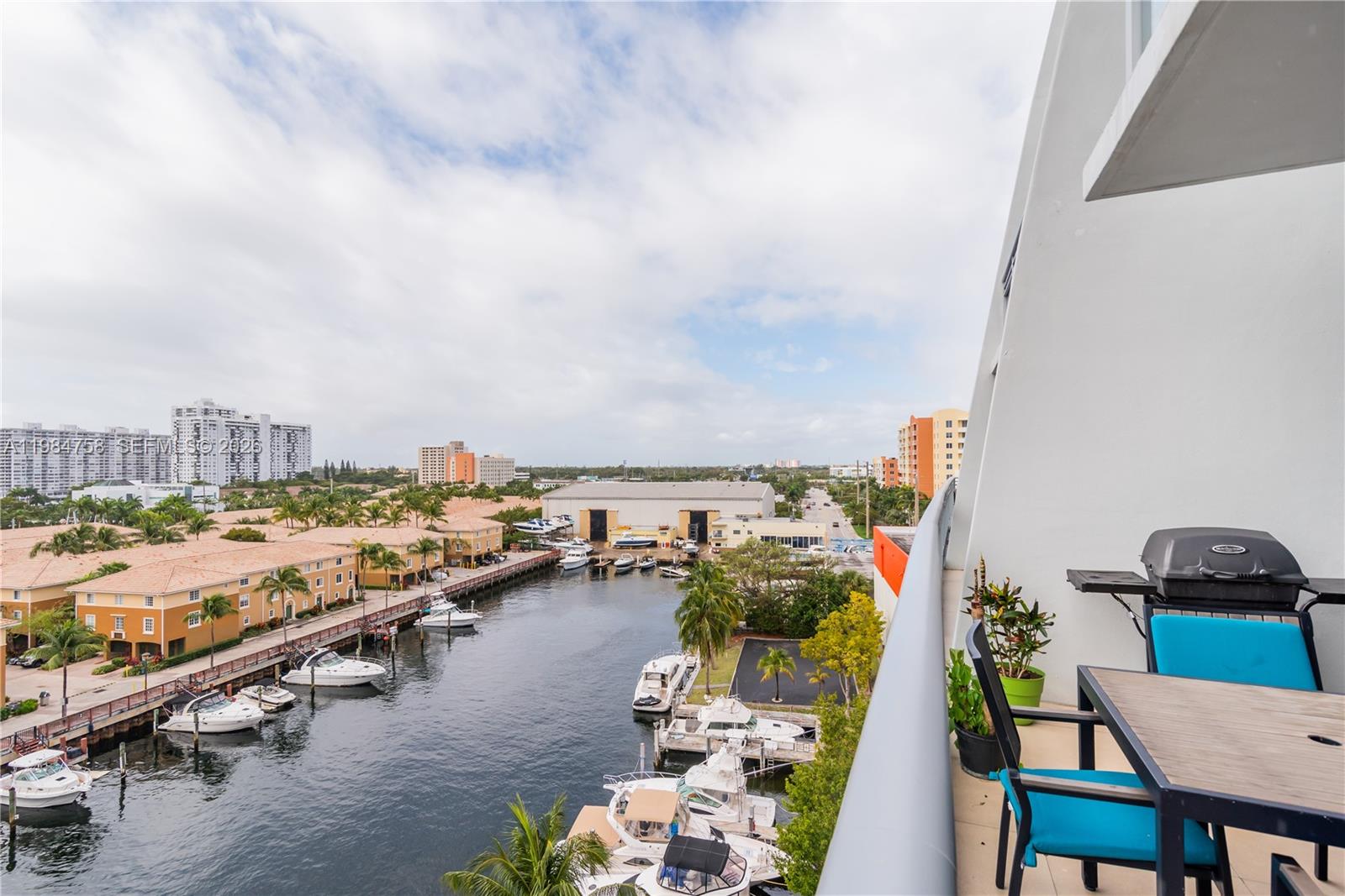 2950 NE 188th St #504