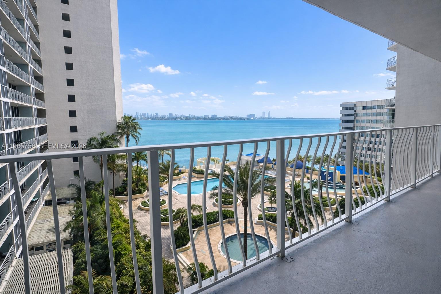 7601 E Treasure Dr #910 North Bay Village, FL 33141