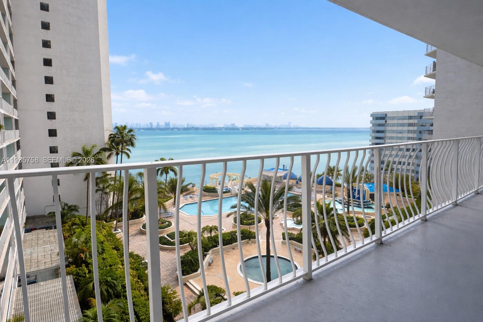7601 E Treasure Dr #910 North Bay Village, FL 33141