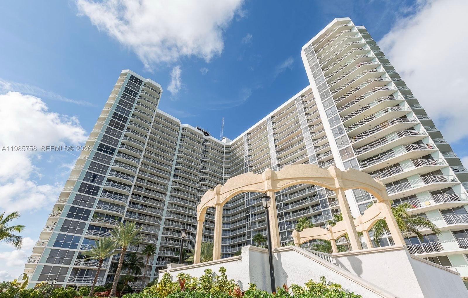 7601 E Treasure Dr #910 North Bay Village, FL 33141