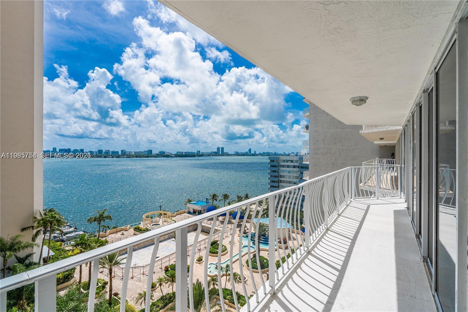 7601 E Treasure Dr #910 North Bay Village, FL 33141