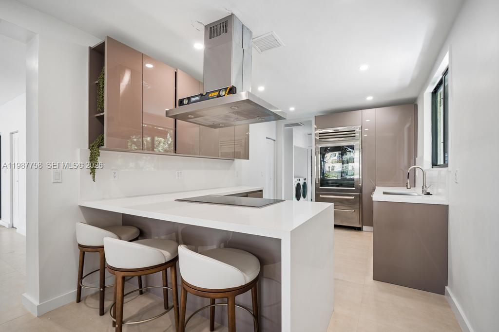 5661 Pine Tree Dr Miami Beach, FL 33140