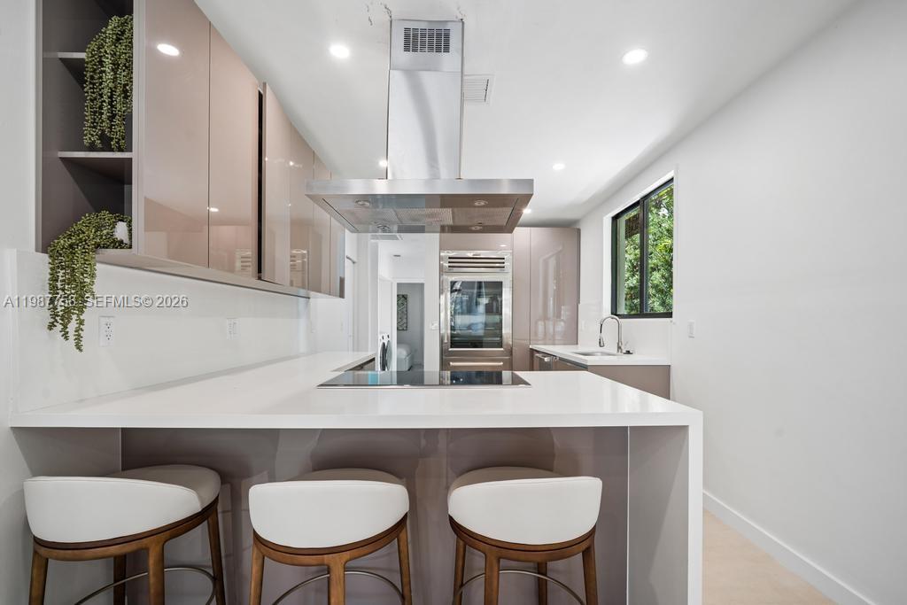 5661 Pine Tree Dr Miami Beach, FL 33140