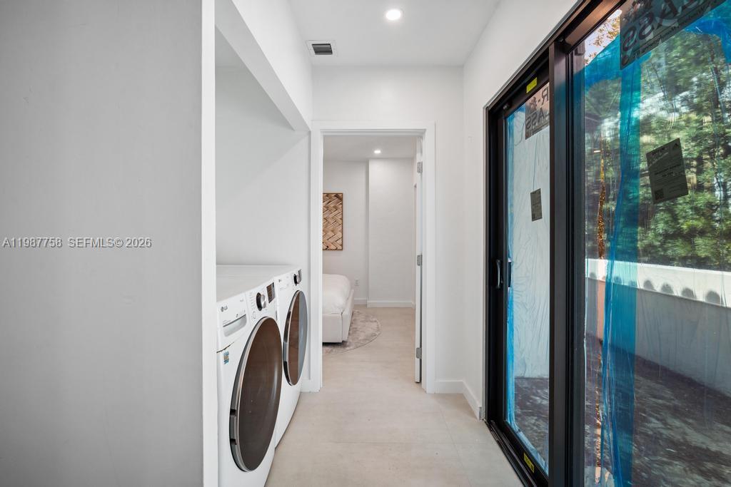 5661 Pine Tree Dr Miami Beach, FL 33140