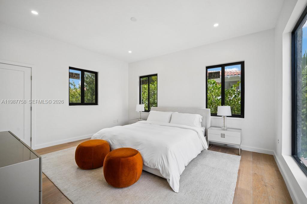 5661 Pine Tree Dr Miami Beach, FL 33140