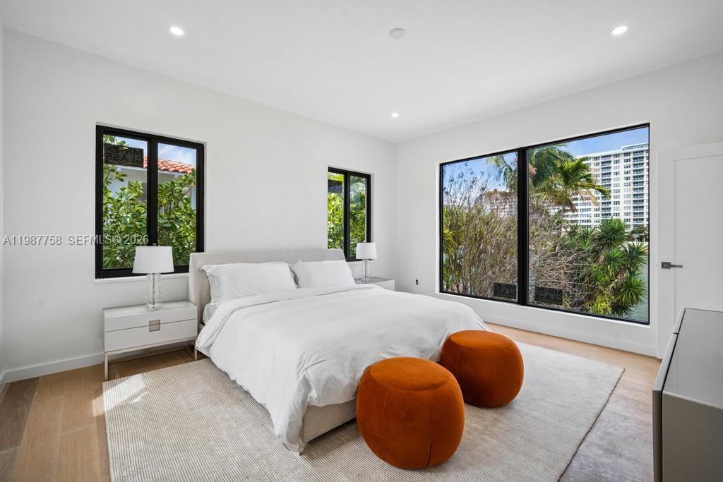 5661 Pine Tree Dr Miami Beach, FL 33140