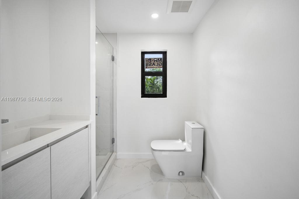 5661 Pine Tree Dr Miami Beach, FL 33140