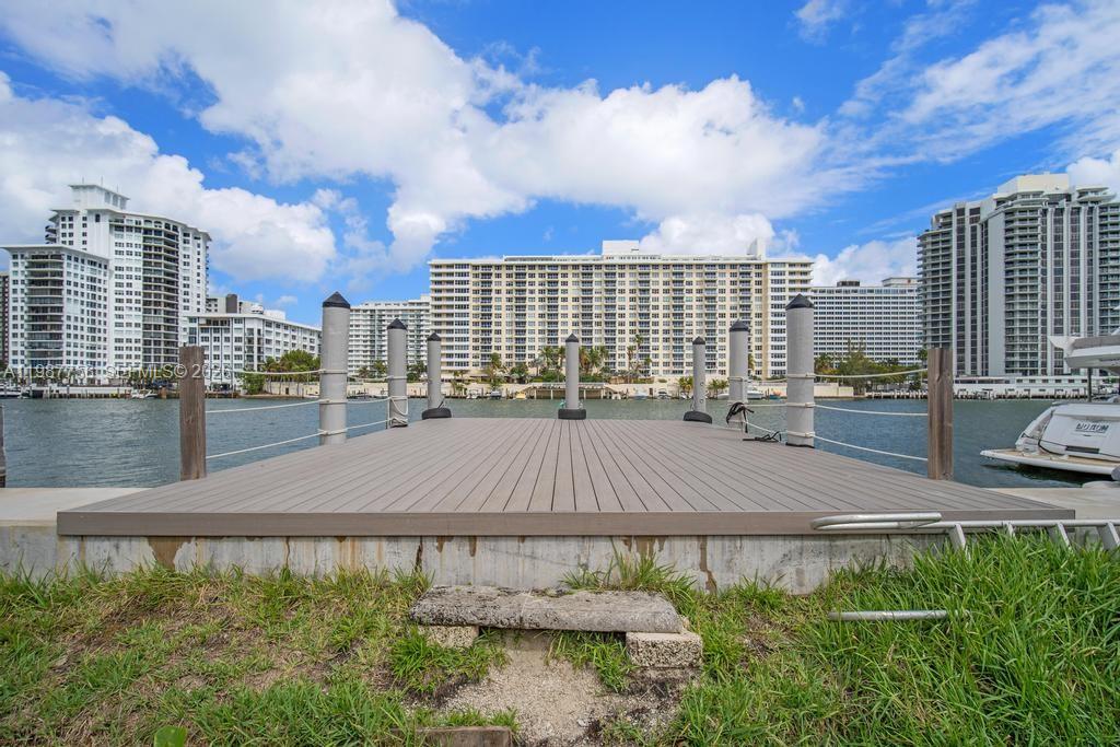 5661 Pine Tree Dr Miami Beach, FL 33140