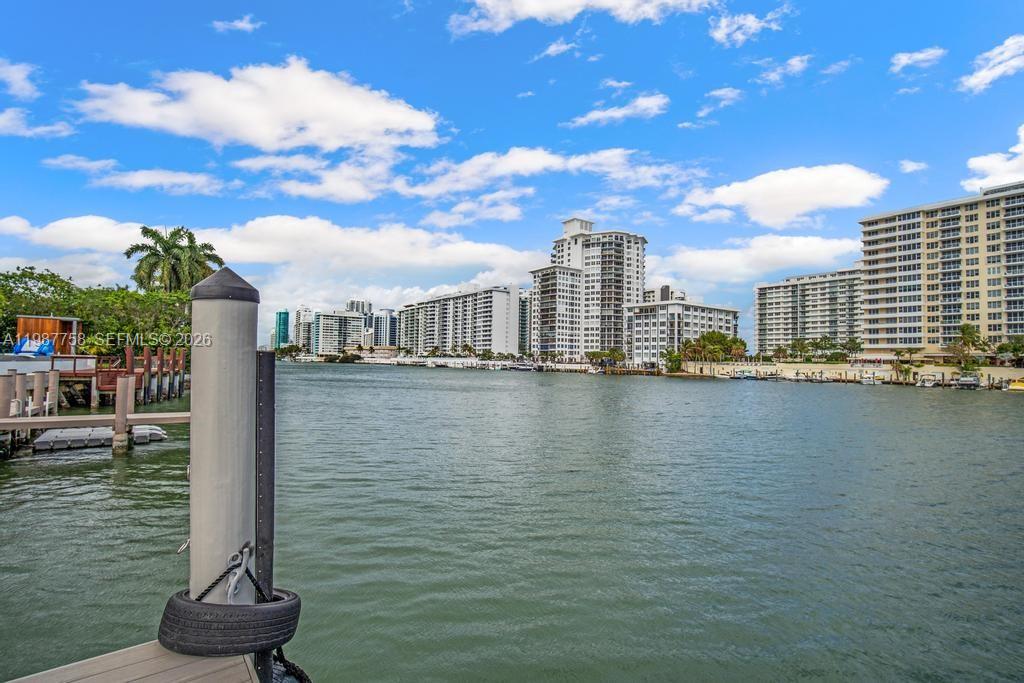 5661 Pine Tree Dr Miami Beach, FL 33140