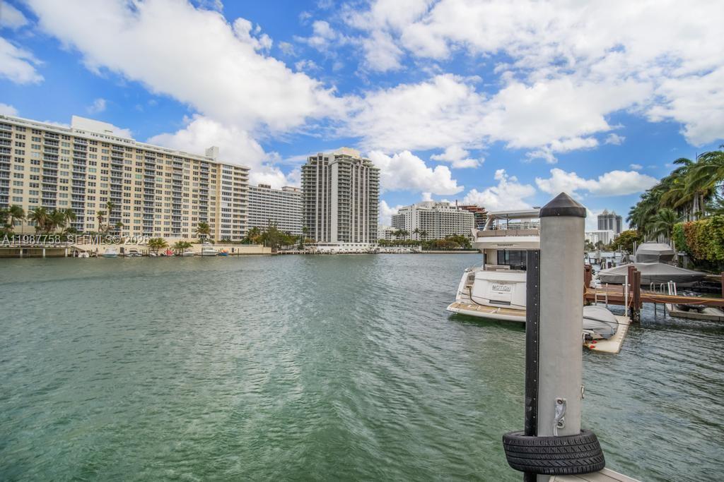 5661 Pine Tree Dr Miami Beach, FL 33140