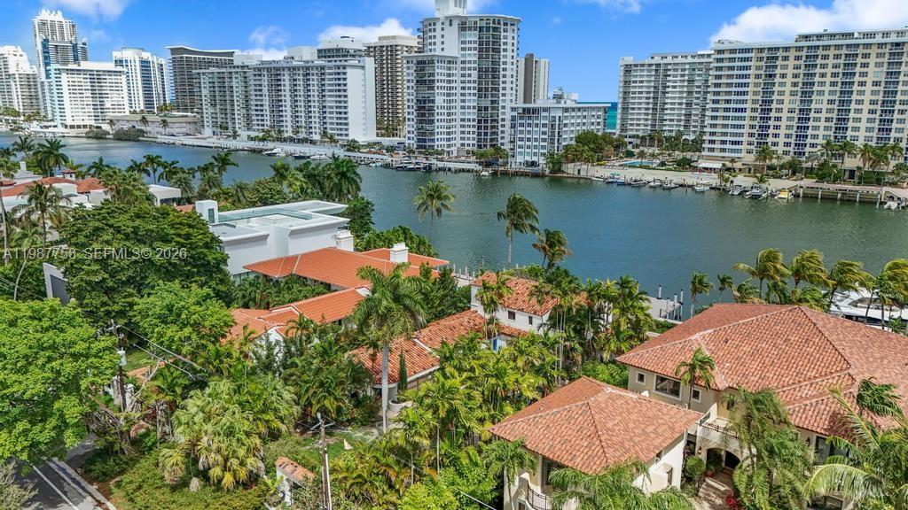 5661 Pine Tree Dr Miami Beach, FL 33140